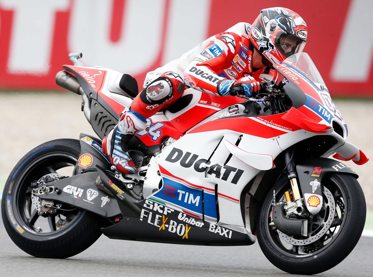 El italiano Andrea Dovizioso durante los ensayos del Gran Premio de Assen. (Foto Prensa Libre: EFE)