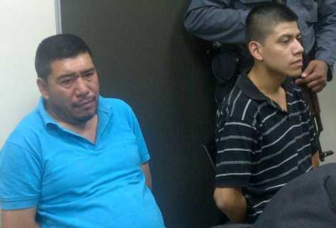 Un padre y su hijo, implicados en el asesinato de dos mujeres y dos niñas, rinden este jueves su primera declaración en el Juzgado de Femicidio. (Foto Prensa Libre: Estuardo Paredes)