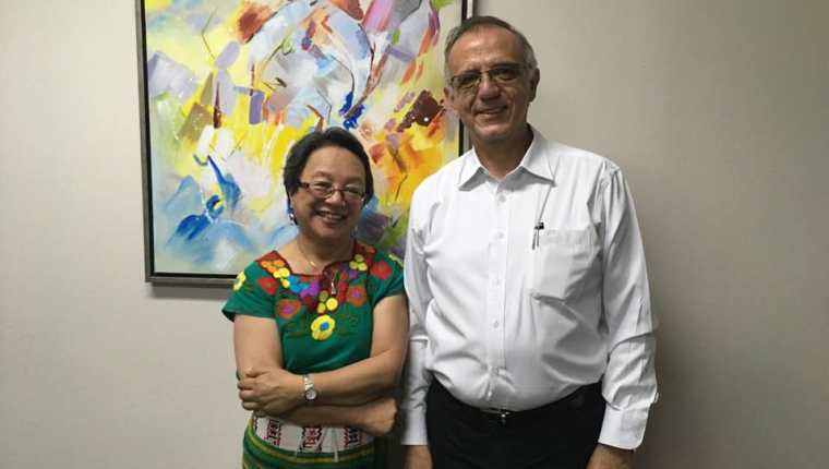 La relatora de la ONU Victoria Tauli-Corpuz, junto al comisionado de la Cicig, Iván Velásquez, durante su visita a Guatemala. (Foto tomada de Facebook)