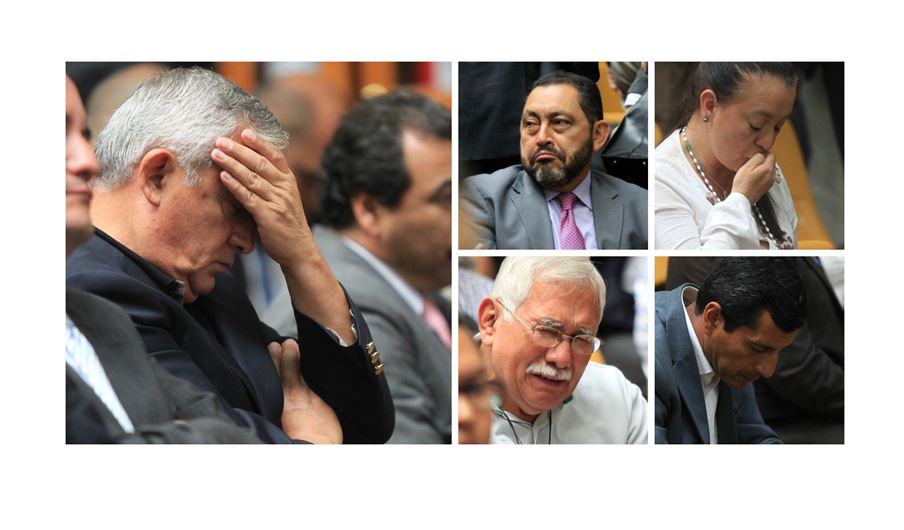 Lágrimas, oraciones, enojo y también alegría se pudo observar al momento que el juez Miguel Ángel Gálvez ligaba a procesos a los implicado en Cooptación del Estado. (Foto Prensas LIbre: Edwin Bercián)
