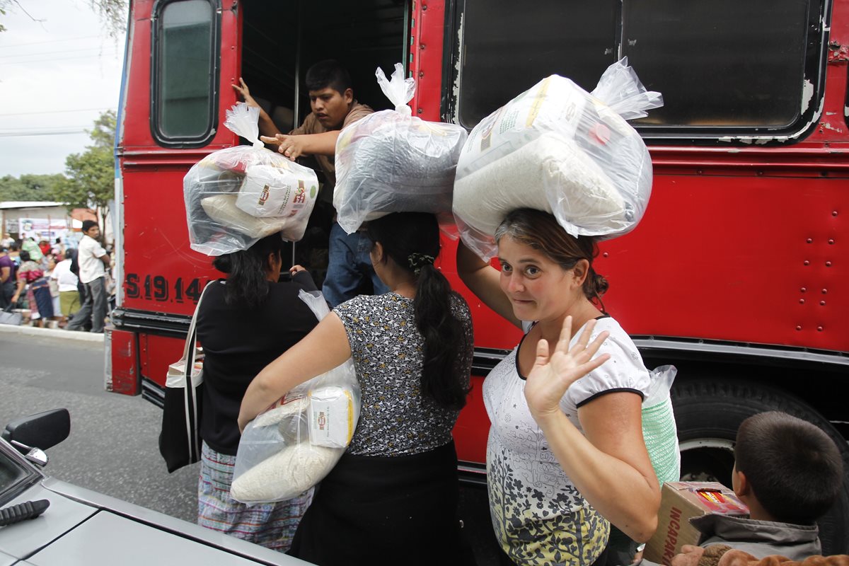 Los últimos dos gobiernos utilizaron los programas para famiilias de escasos recursos. (FotO oPrensa Libre Hemeroteca PL)