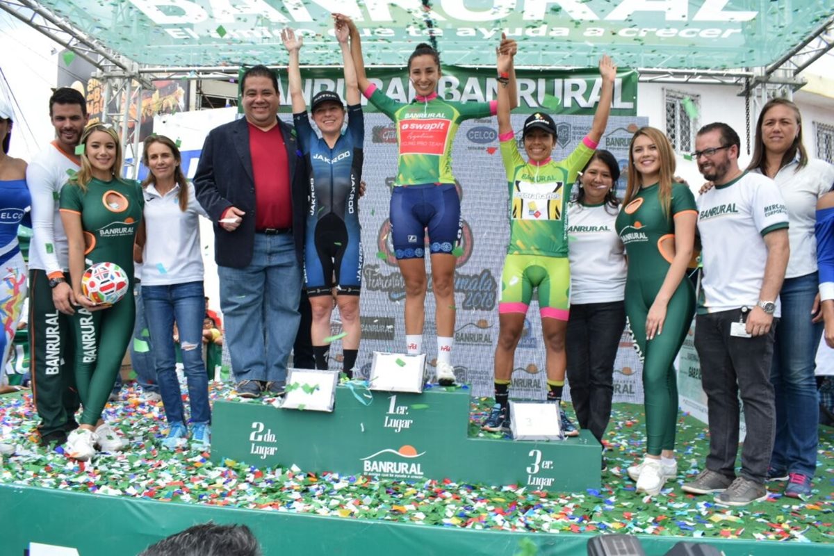 Así quedó el podio de la decimoctava edición de la Vuelta Ciclística Femenina a Guatemala. (Foto Prensa Libre: Federación Guatemalteca de Ciclismo)