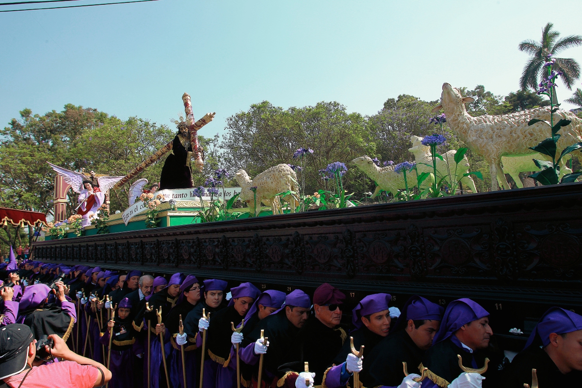 La imagen  de Jesús Nazareno de las Tres Potencias saldrá de la parroquia de la Santa Cruz zona 6( Foto Prensa Libre: Hemeroteca PL)