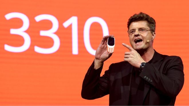 El Nokia 3310 es el segundo celular más vendido de la historia, por detrás del también Nokia 1100. (JOSEP LAGO/GETTY)
