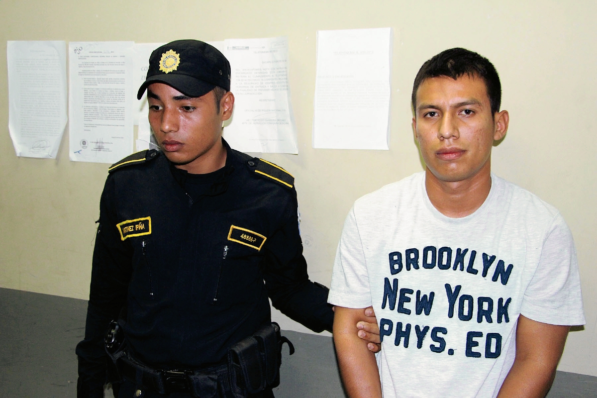 Edwin Eduardo  Alonzo Cervantes, de 23 años, fue capturado por la PNC en Zacapa, señalado de haber abusado sexualmente de una niña de 5 años. (Foto Prensa Libre: Víctor Gómez)