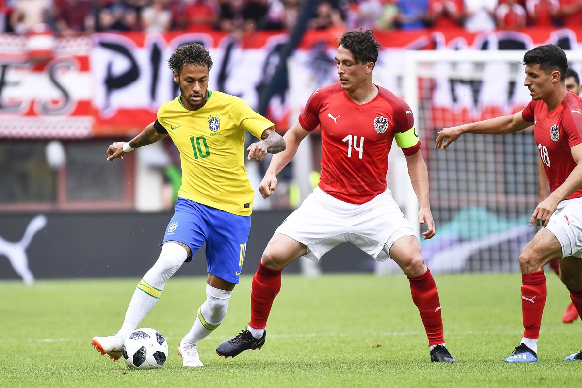 La selección de Brasil es una de las más seguidas en el mundo, pero cuidado con intentar verla por internet (Foto Prensa Libre: EFE).