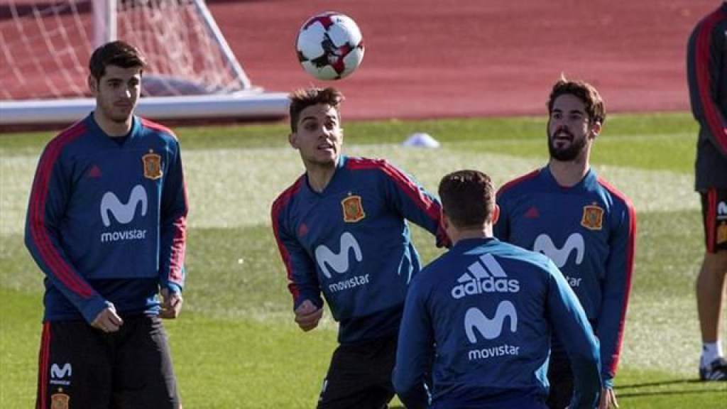 España es una de las selecciones candidatas para ganar la Copa del Mundo de Rusia 2018. Este martes enfrentará en amistoso a los anfitriones del próximo mundial. (Foto Prensa Libre: AFP)