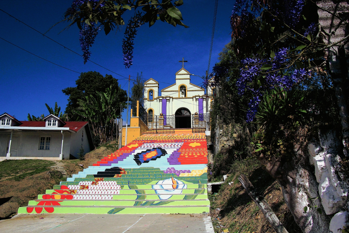 Gradas de la iglesia El Calvario, de San Cristóbal Verapaz, Alta Verapaz. (Foto Prensa Libre: Eduardo Eduardo Sam)