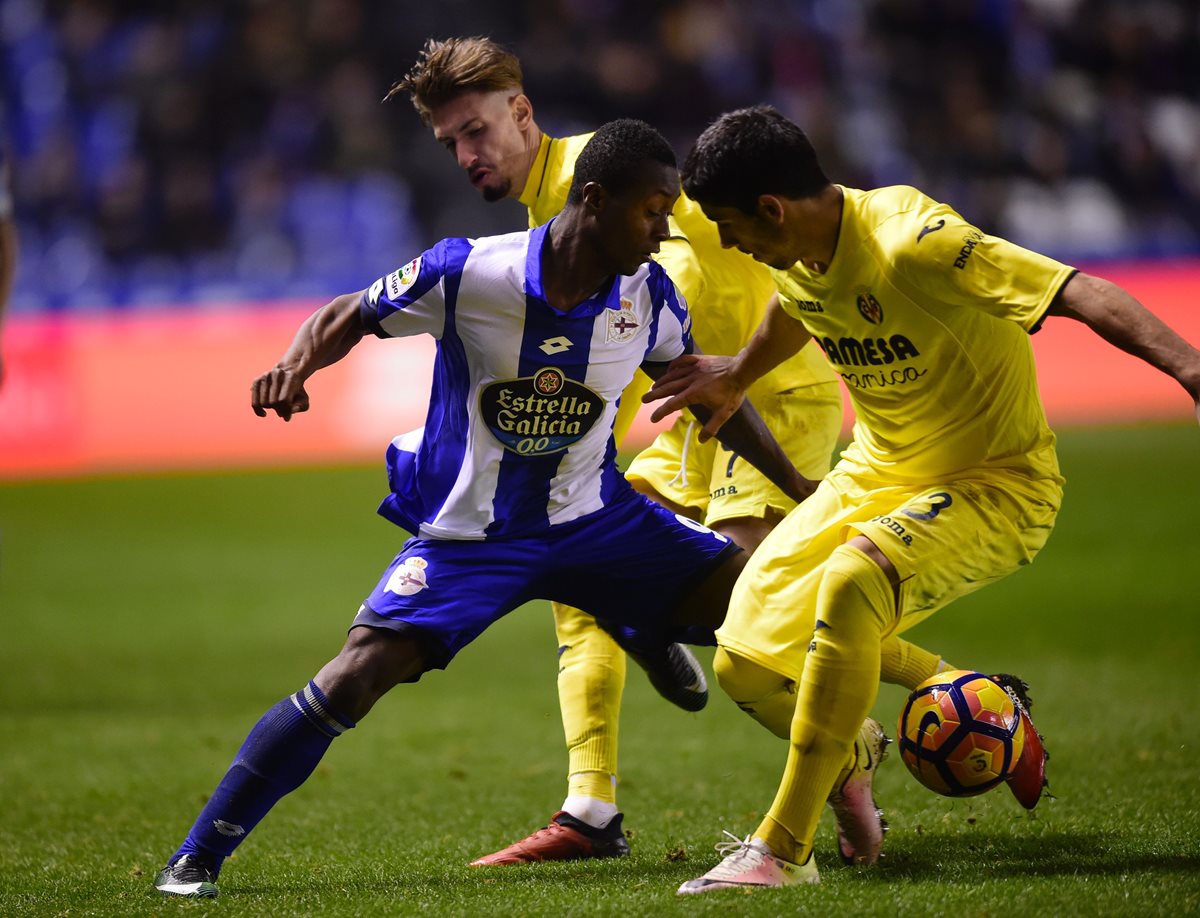 El Villarreal no pasó del empate sin goles contra La Coruña. (Foto Prensa Libre: AFP)