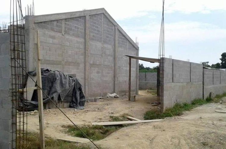 En El Estor, Izabal, un centro de salud no ha sido concluido. (Foto Prensa Libre: Hemeroteca PL)