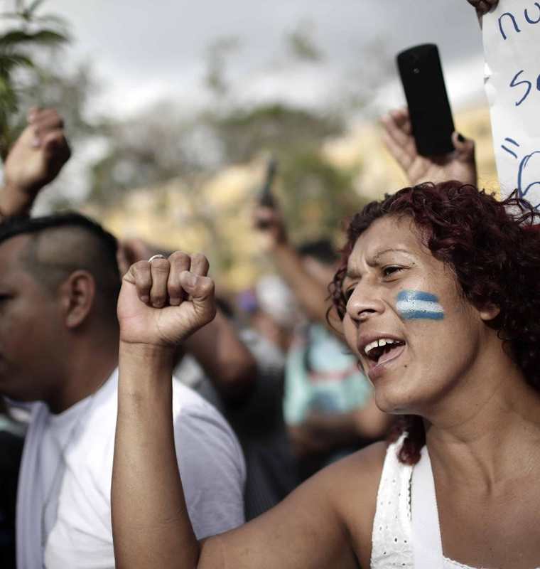Miles de nicaragüenses se concentraron, en el parque La Democracia, en el centro de San José, Costa Rica, para apoyar a sus compatriotas. (Foto Prensa Libre: EFE)