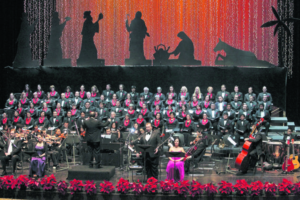 Versos  y notas musicales que narran el nacimiento de Jesús llenaron el  Teatro Nacional. (Foto Prensa Libre: Edwin Castro)