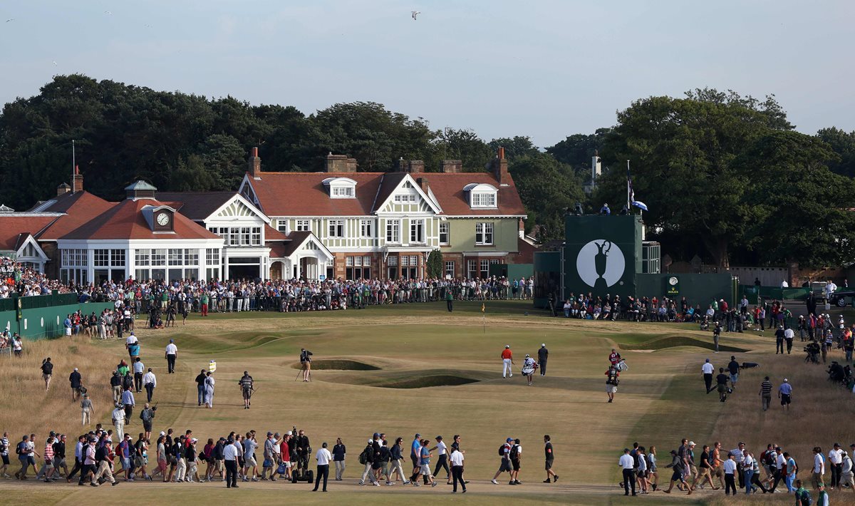 El club Muirfield aprobó la admisión de mujeres por primera vez en casi tres siglos. (Foto Prensa Libre: AFP).