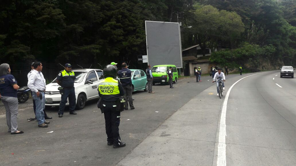 Personal de la Municipalidad de Mixco efectuó un operativo en el km 23.5 de la ruta Interamericana. (Foto Prensa Libre: Cortesía Muni Mixco)