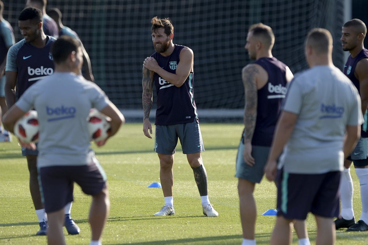 Lionel Messi debutará como primer capitán del Barcelona en la final de la Supercopa de España contra el Sevilla. (Foto Prensa Libre: AFP)