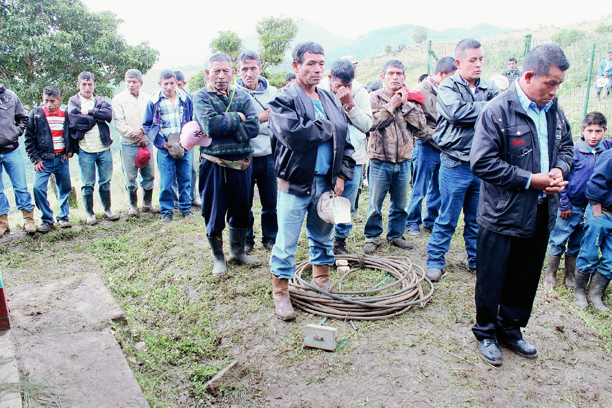 Pobladores de Chicamán, Quiché,  exigen al Gobierno Q125 millones de indemnización por despropiación de tierras debido a la construcción de Hidroeléctrica Chixoy. (Foto Prensa Libre: Óscar Figueroa)