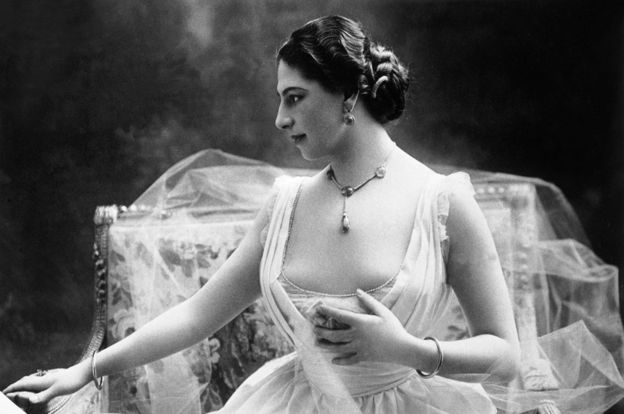 La bailarina holandesa Margaretha Geertruida MacLeod se reinventó a sí misma como "Mata Hari". (GETTY IMAGES)