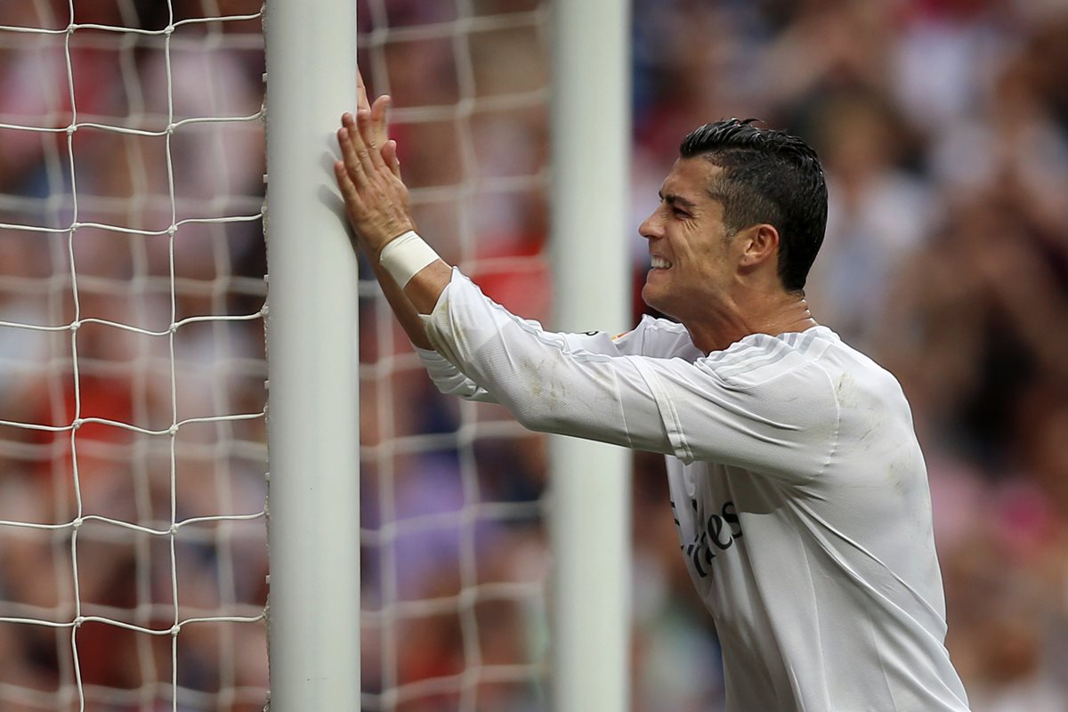 Cristiano Ronaldo mostró su frustración el pasado sábado frente al Málaga. (Foto Prensa Libre: AP)