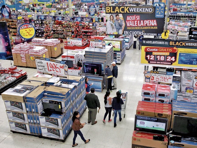 Comercios locales se anticipan con descuentos previo al Black Friday que se celebra en Estados Unidos. (Foto Prensa Libre: Estuardo Paredes)
