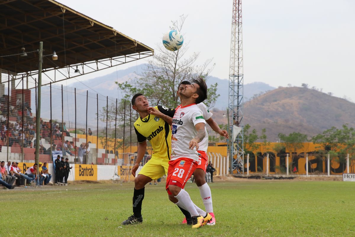 Comunicaciones empató en su visita a Deportivo Mictlán, 0-0. (Foto Prensa Libre: Hugo Oliva).