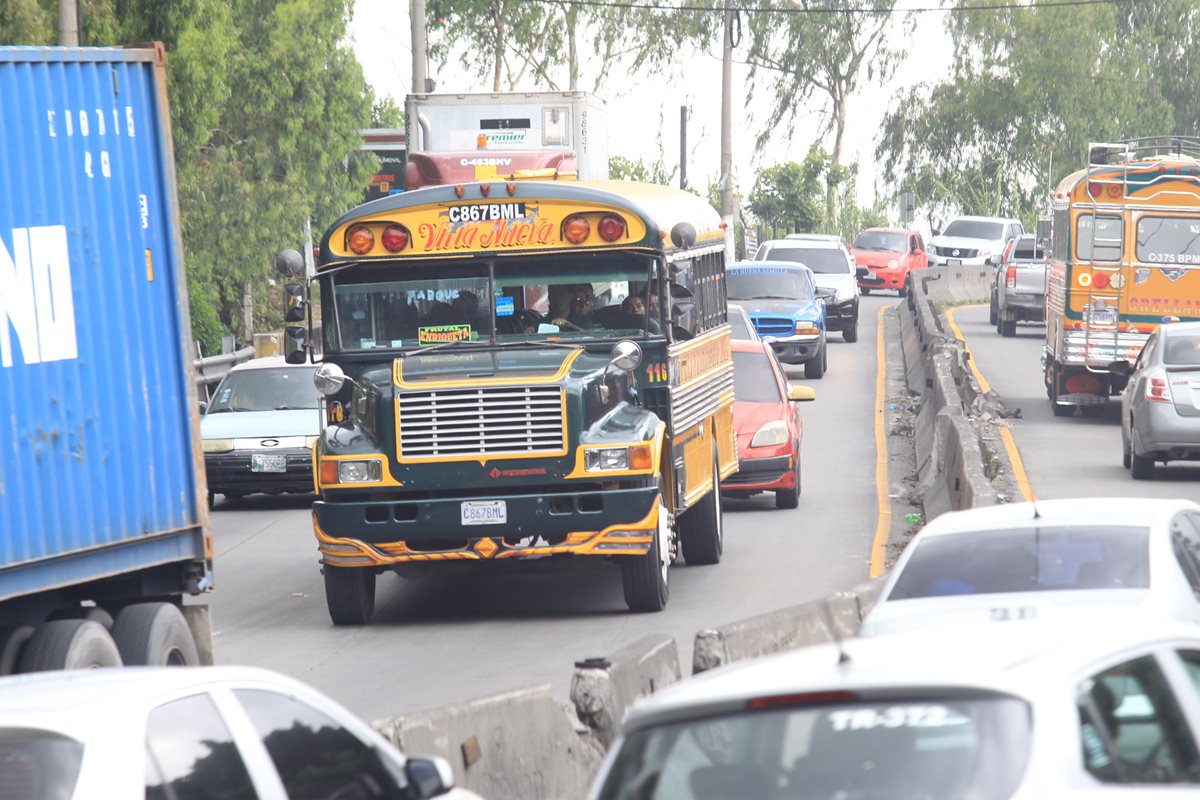 El TranSur funcionaría con buses no articulados.(Prensa Libre: Estuardo Paredes)