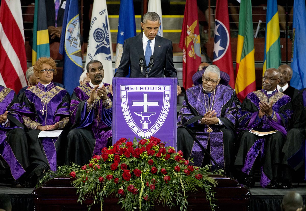 Obama brinda su discurso frente a la feligresía en Charleston, donde será el funeral del pastor Clementa Pinckney. (Foto Prensa Libre: AP).