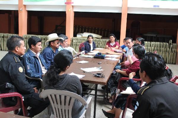 Delegados de entidades empresariales y comercios dialogan con autoridades.