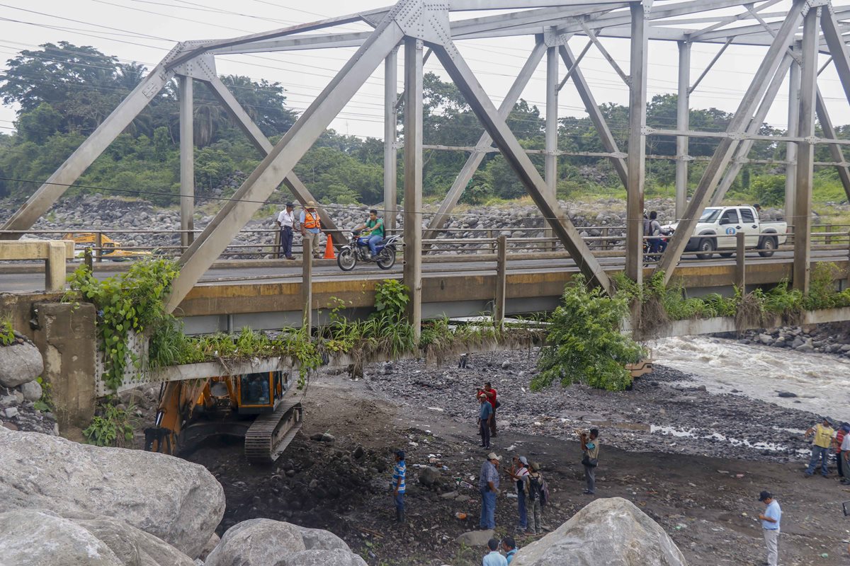 Puente Carlos Castillo Armas sobre el km 178 de la ruta al Pacífico. (Foto Prensa Libre: Rolando Miranda)
