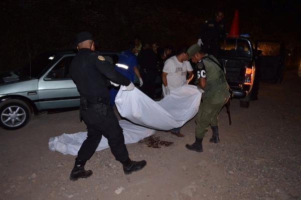 Los cuerpos de Saúl Colíndres, de 41 años, y Danilo Peñate, de 33, (ambos procedentes de El Salvador) fueron encontrados en el camino que conduce a la Aldea Los Llanitos, Jutiapa.
