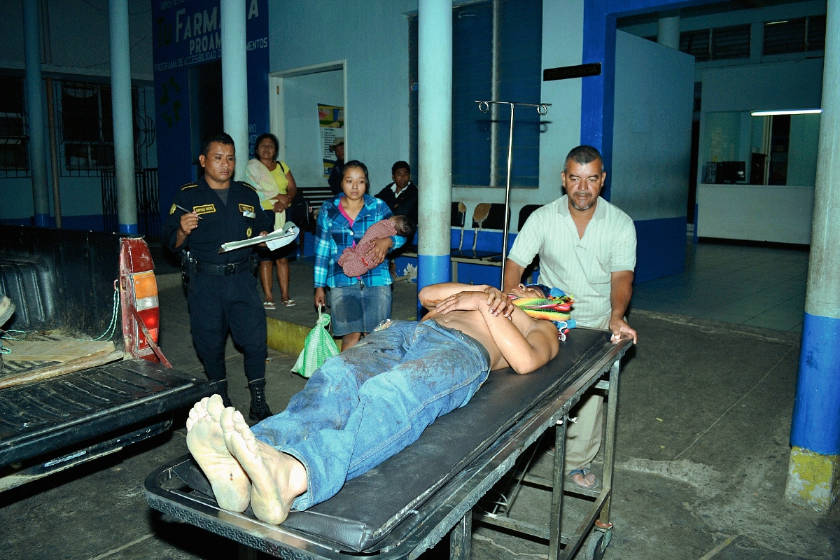 Los heridos  se encuentran internados  en el Hospital Regional de Zacapa bajo custodia policial. (Foto Prensa Libre: Víctor Gómez)
