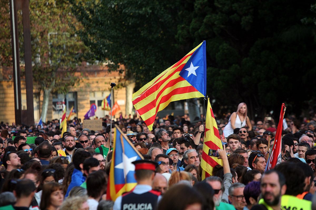 Según el gobierno regional de Cataluña, el 90% votó a favor de la independencia en el reciente referendo. (Foto Prensa Libre: AFP)