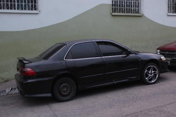Vehículo en el que dos de los capturados llevaban a una de las tres menores, en Cuilapa. (Foto Prensa Libre: Oswaldo Cardona)  <br _mce_bogus="1"/>
