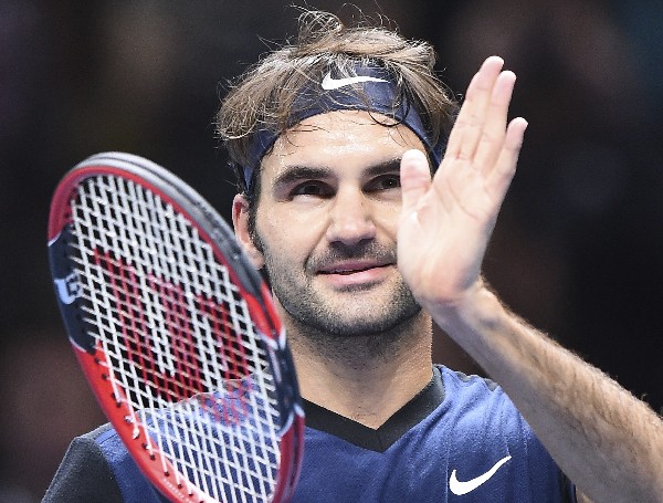 Roger Federer se medirá mañana con Stan Wawrinka en la semifinal de Londres. (Foto Prensa Libre: EFE)