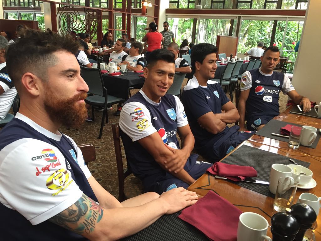 Marco Pablo Pappa en el desayuno con sus compañeros de la Bicolor. (Foto Prensa Libre: Cortesía ACD)