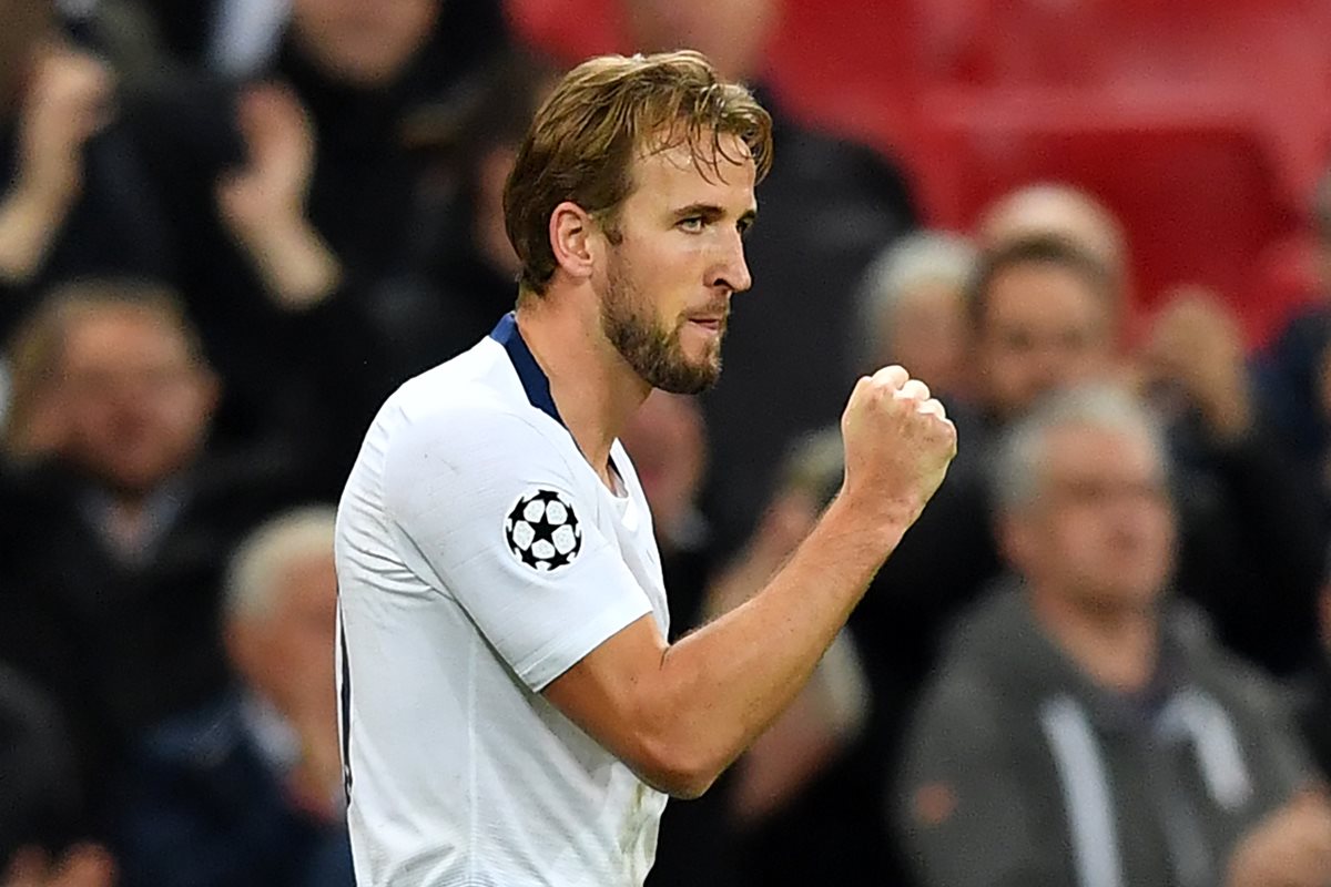 Harry Kane festeja frente al PSV. (Foto Prensa Libre: AFP)