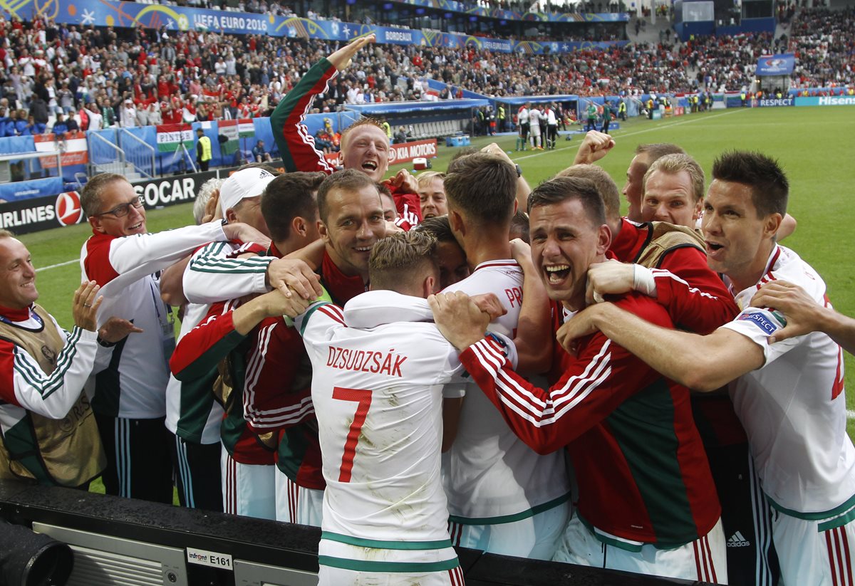 Hungría hizo historia al volver con triunfo a la Eurocopa, luego de 44 años. (Foto Prensa Libre: AP)