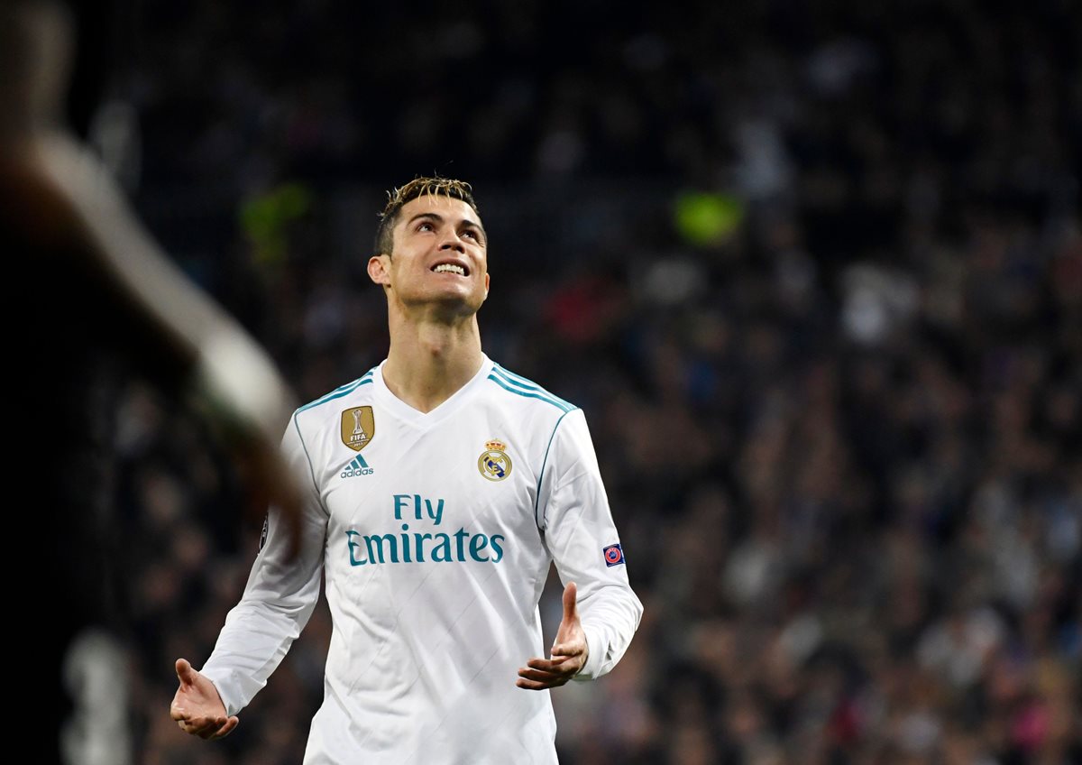 Cristiano Ronaldo volvió a ser la figura del Real Madrid al anotar un doblete en la remontada contra el PSG. (Foto Prensa Libre: AFP)