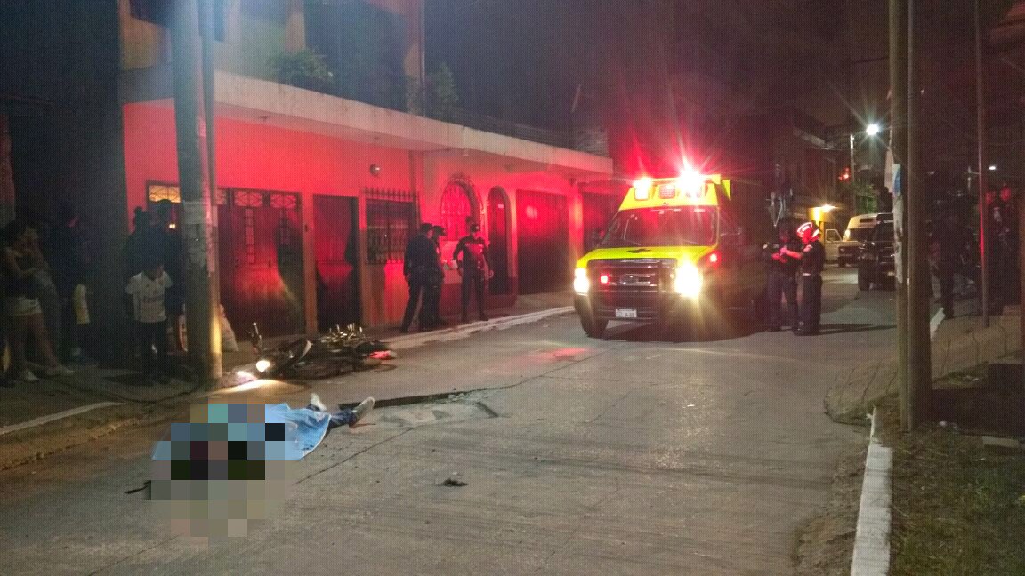 Un hombre murió baleado en Villa Lobos 2, zona 12. (Foto Prensa Libre: CBM)