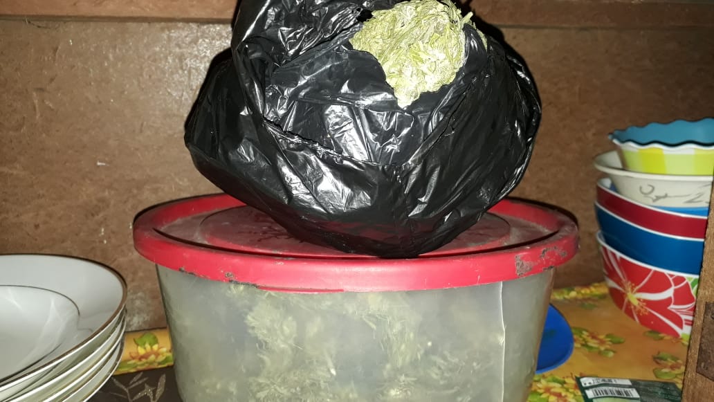 Fuerzas de seguridad decomisan marihuana durante allanamientos en la capital. (Foto Prensa Libre: Estuardo Paredes)