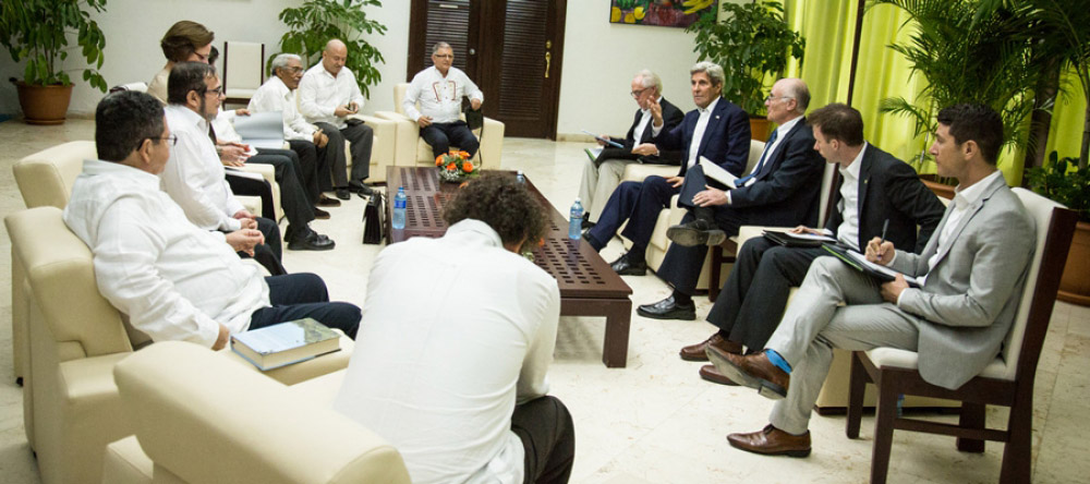 Kerry se reúne en Cuba con guerrilleros de las Farc y representantes del Gobierno de Colombia. (Foto Prensa Libre: EFE).