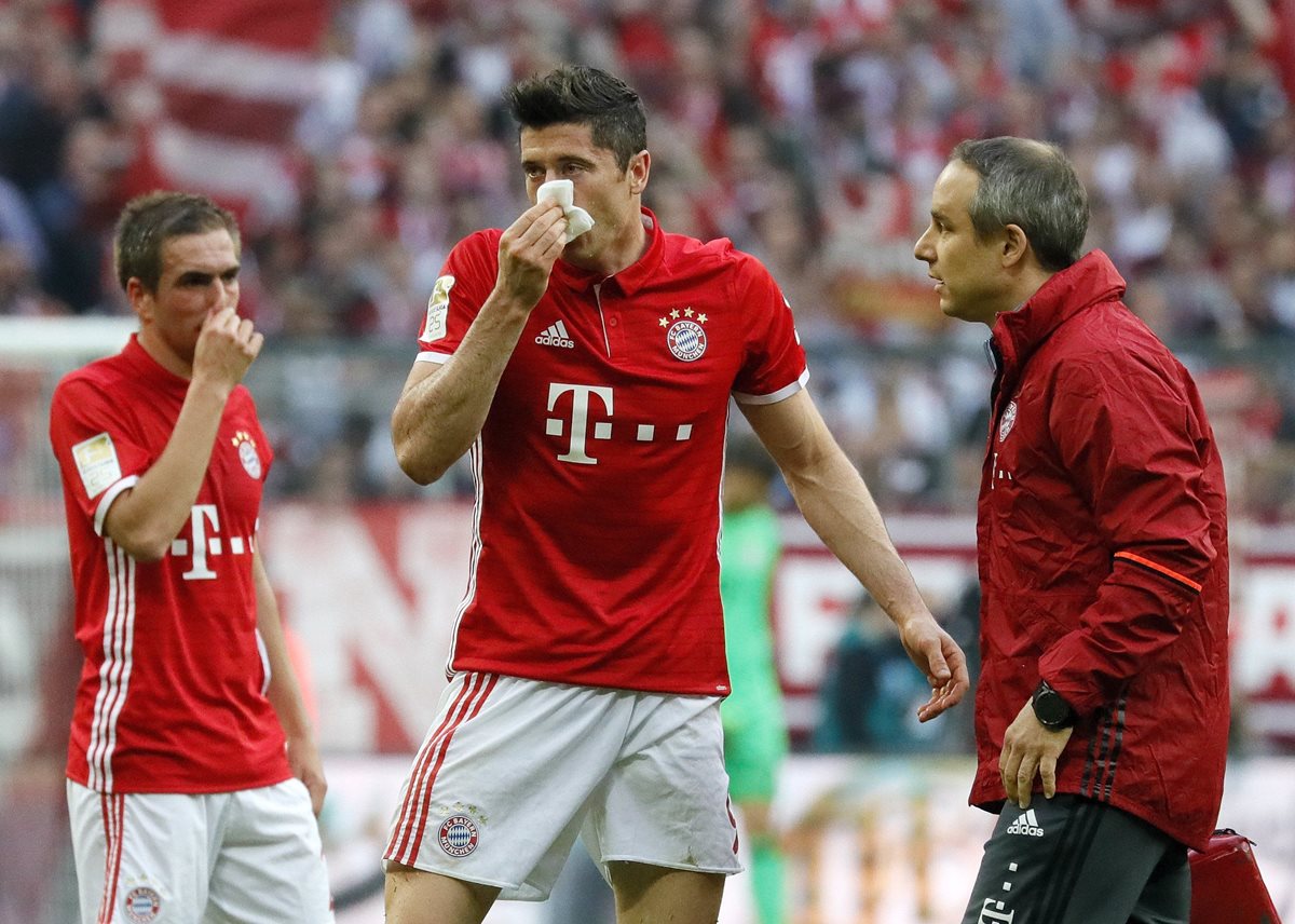 Robert Lewandowski del Bayern Munich es duda para el juego contra El Real Madrid. (Foto Prensa Libre: EFE)
