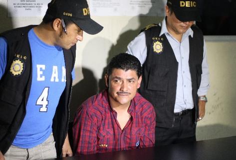 Marlon Puente  pasó la noche en la carceleta de la Torre de Tribunales, a la espera de rendir su primera declaración.