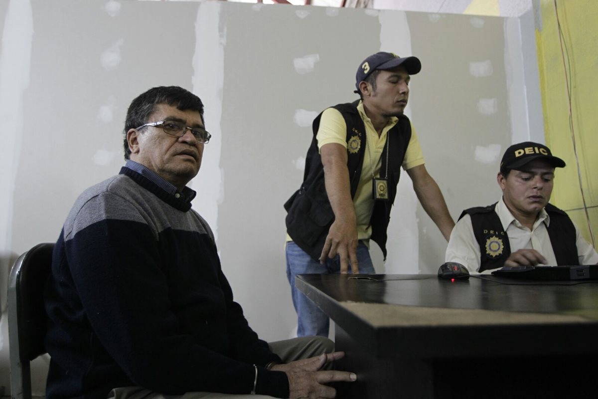 Arnoldo Medrano se encuentra en la División Especializada en Investigación Criminal (DEIC) zona 1 (Foto Prensa Libre: Edwin Bercián)
