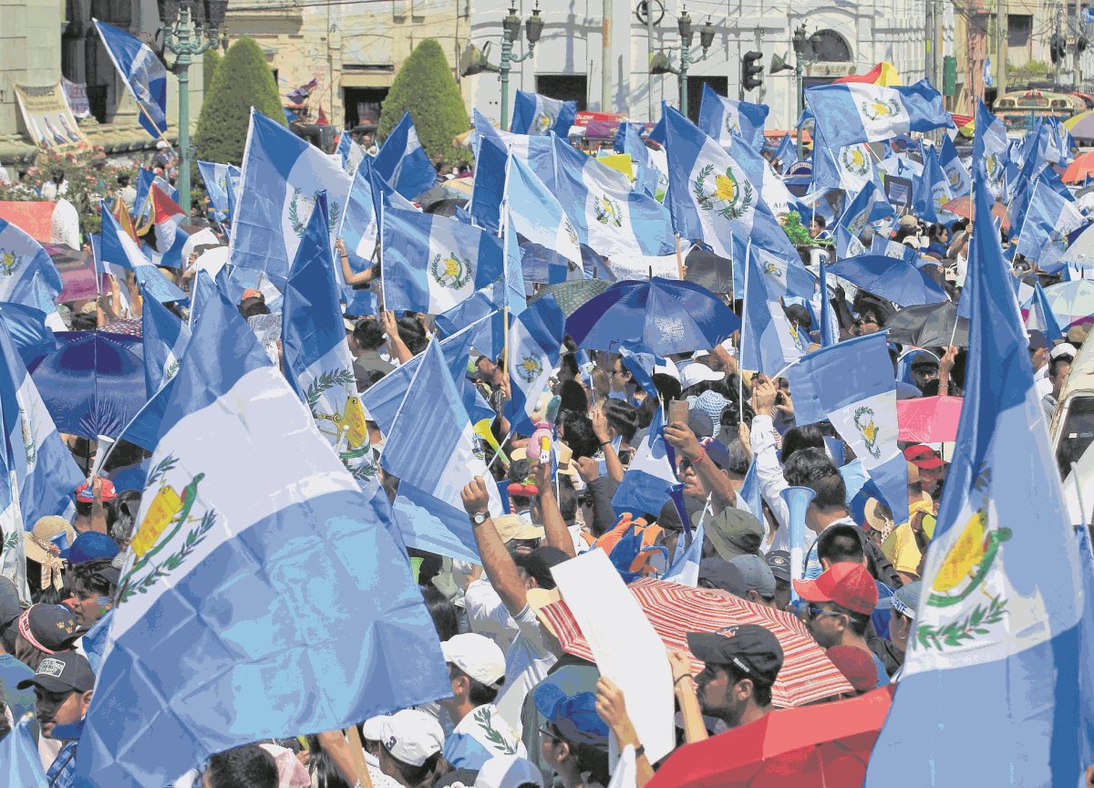 Desde el 2015, la ciudadanía que ha salido a manifestar en contra de la corrupción e impunidad ha solicitado que se reforme la Ley Electoral. (Foto Prensa Libre: Hemeroteca PL)