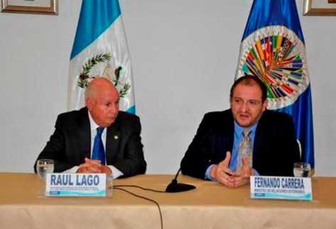 El canciller Fernando Carrera y Raúl Lago, representante del Secretario General de la OEA (Foto Prensa Libre: Cancilleria)