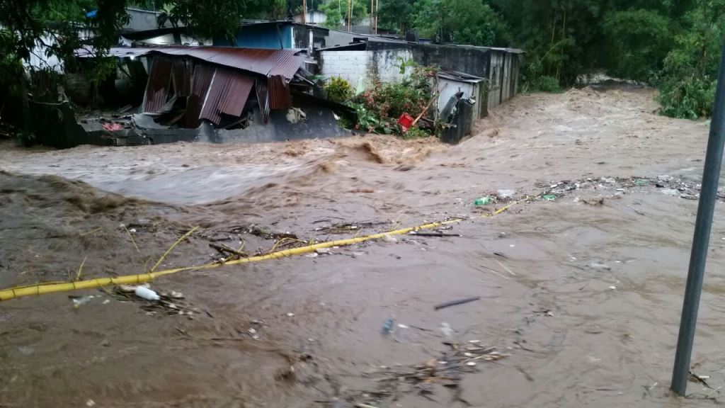 Crecida de río afecta sectores de Coatepeque, Quetzaltenango. (Foto Prensa Libre: Alexánder Coyoy).