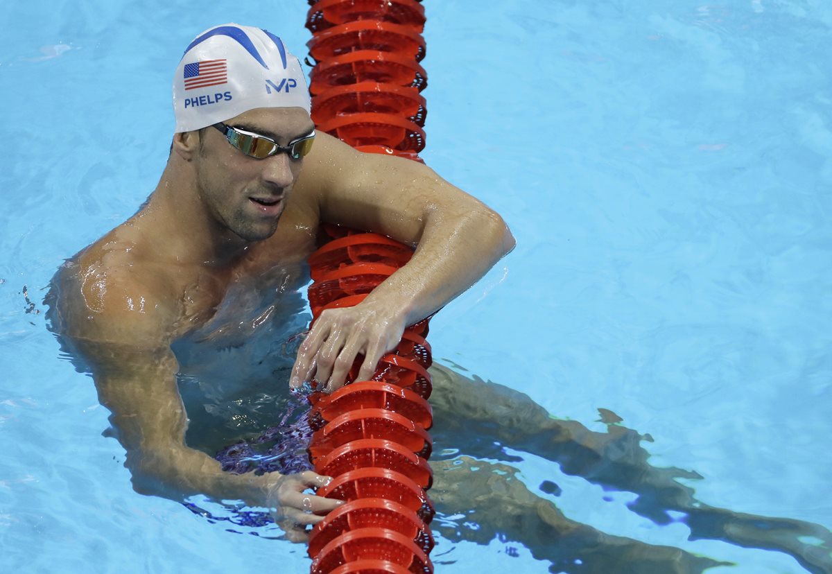 El legendario nadador estadounidense Mark Spitz afirmó este viernes que piensa que Michael Phelps volverá a brillar en Rio 2016. (Foto Prensa Libre: AFP)