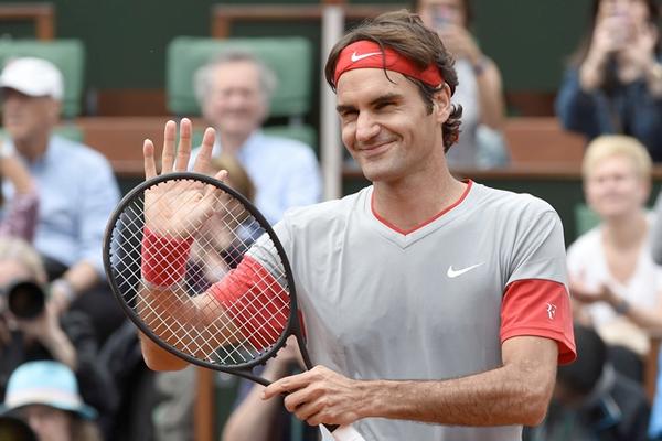 Federer inició con el pie derecho su camino por Roland Garros. (Foto Prensa Libre: AFP)