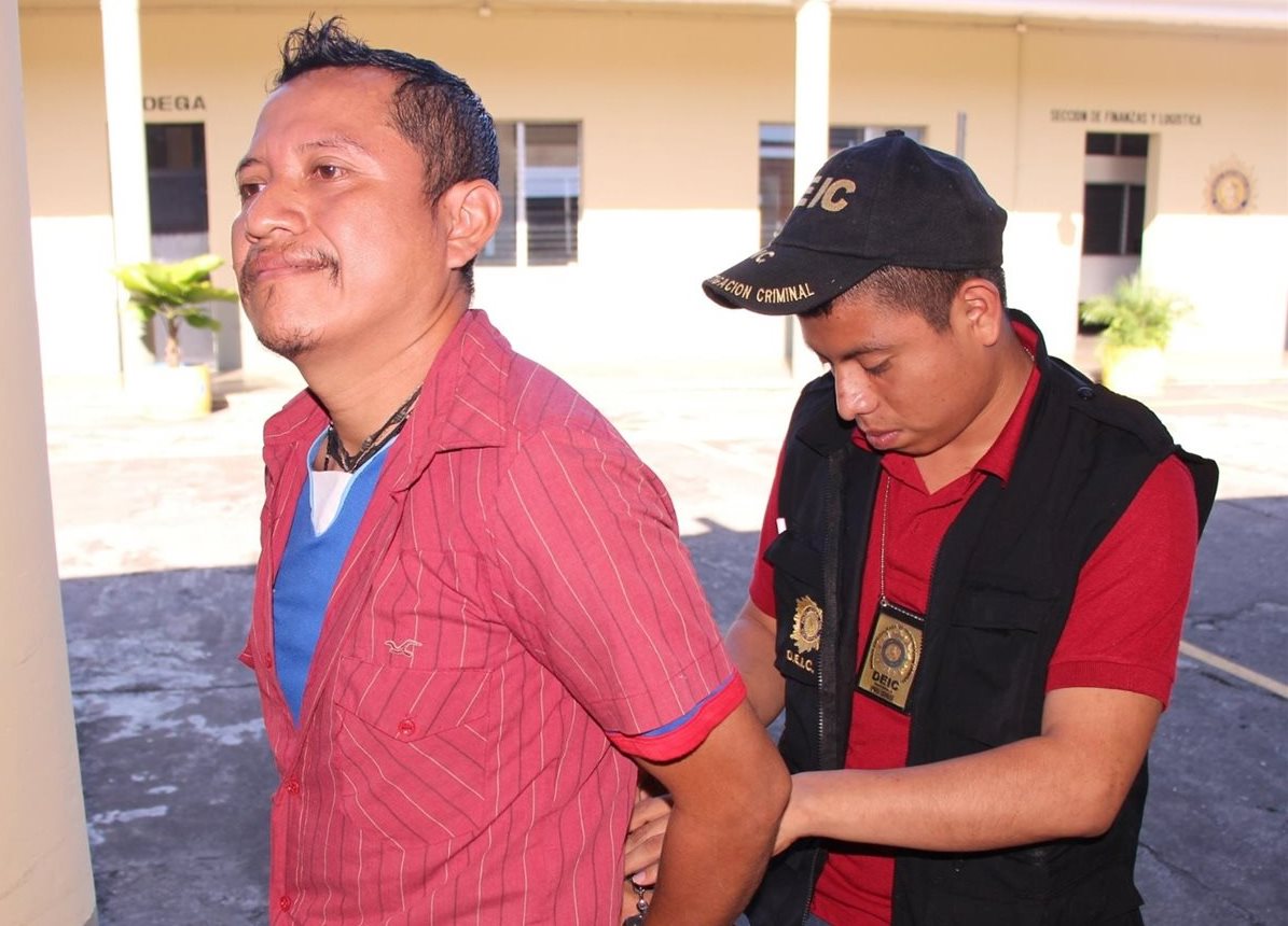 Hombre aprehendido en Escuintla es sindicado de haber abusado de un menor. (Foto Prensa Libre: Carlos E. Paredes)