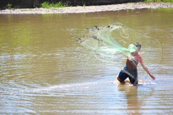 En sitio recreativo  también hay  lugar para la pesca artesanal.